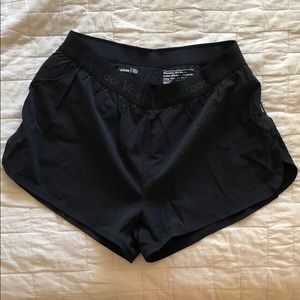 Outdoor Voices The Run 2.5” short